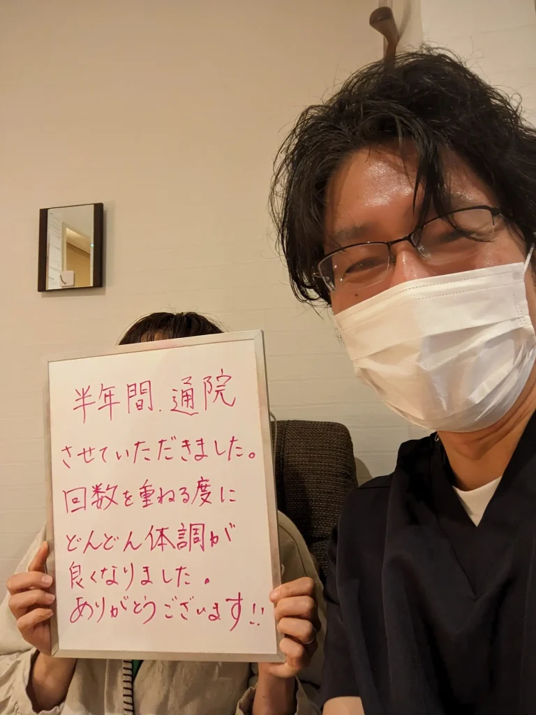施術風景 院長が首へのやさしい調整を行っている様子 痛くない整体