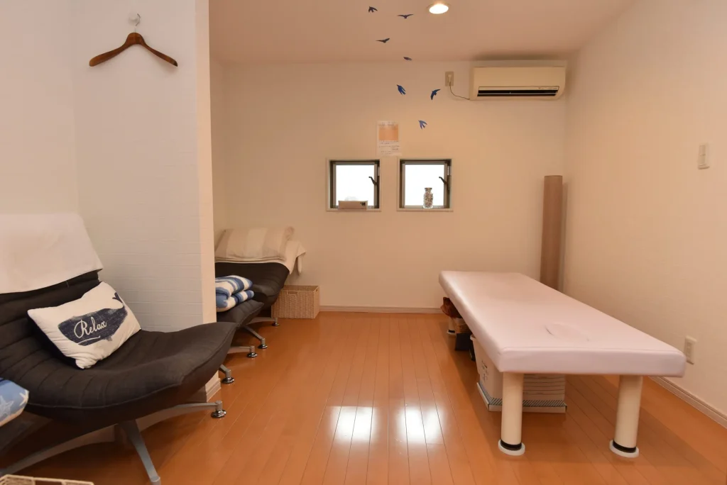 ご来院時の玄関まわり 一軒家の落ち着いた雰囲気の整体院入口