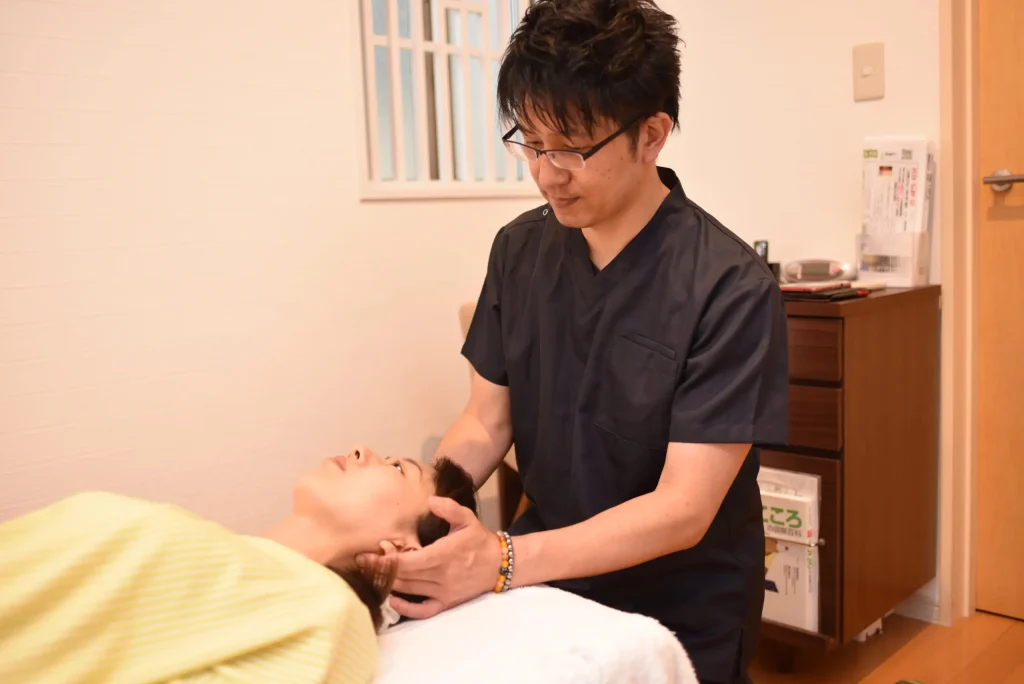 施術風景 一人ひとりに合わせたオーダーメイドの整体施術
